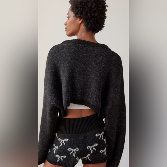 Out From Under Cozy Up Cropped Black & White Bow Long Sleeve Sweater Size Small - Picture 3 of 8